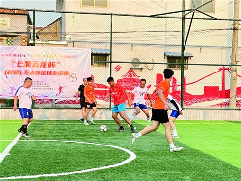 足球比赛画面